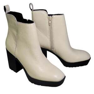 Lucky Brand Worrin Lug Sole Cream Leather Ankle Boots Womens Size 5.5 NEW